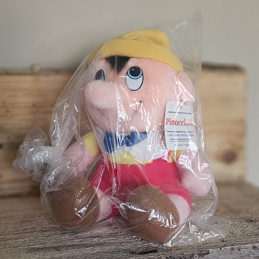 NWT Walt Disney Vintage 1985 Classic Pinocchio Film Plush Doll Red Small